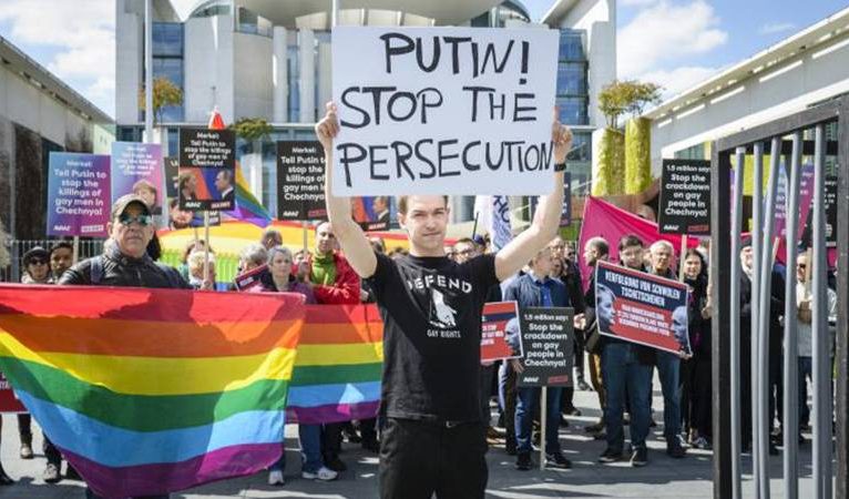 Putin, LGBTİQ+ karşıtı yasayı imzaladı