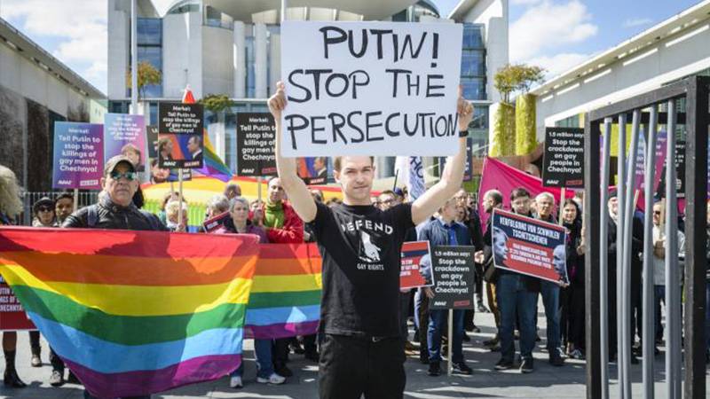 Putin, LGBTİQ+ karşıtı yasayı imzaladı