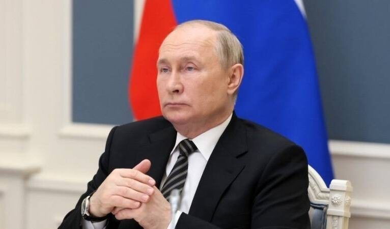 Putin, Rus petrolüne tavan fiyat uygulayanlara petrol satışını yasakladı