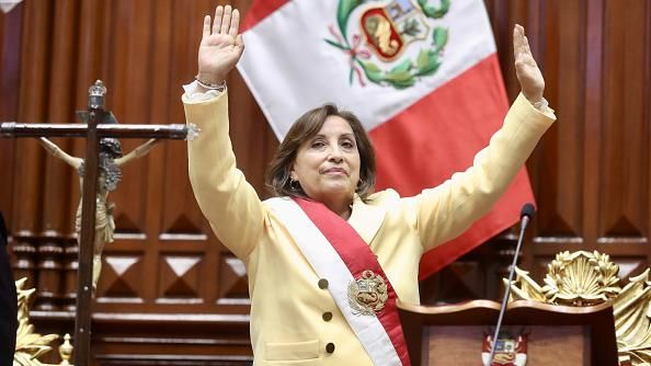 Peru’da azledilen Pedro Castillo yerine Dina Boluarte devlet başkanı oldu