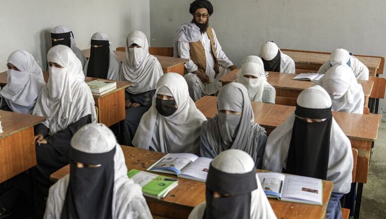 Taliban kadınların Afganistan’daki sivil toplum kuruluşlarında çalışmasını da yasakladı