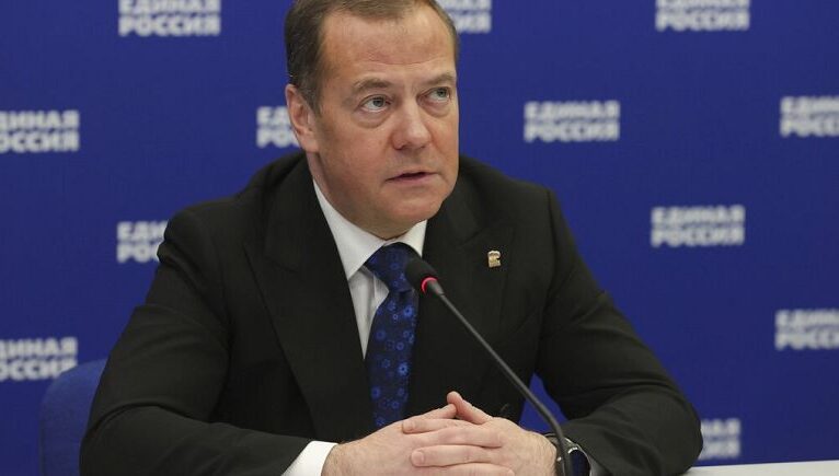 Medvedev: Batı’da savaş çıkacak, Musk ABD başkanı olacak, AB çökecek