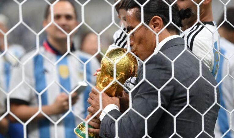 FIFA, Nusret Gökçe’nin Dünya Kupası finali sonrası sahaya inmesiyle ilgili inceleme başlattı