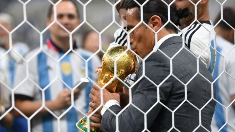 FIFA, Nusret Gökçe’nin Dünya Kupası finali sonrası sahaya inmesiyle ilgili inceleme başlattı