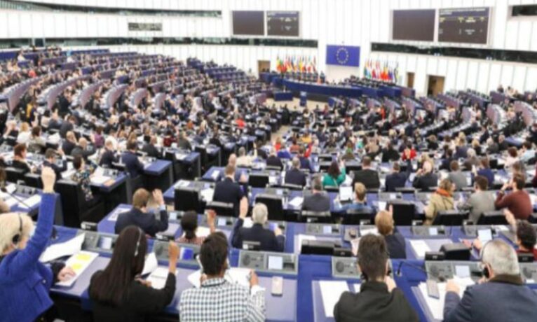 Avrupa Parlamentosu, İran’da insan haklarını ihlal edenleri cezalandırmak için karar aldı