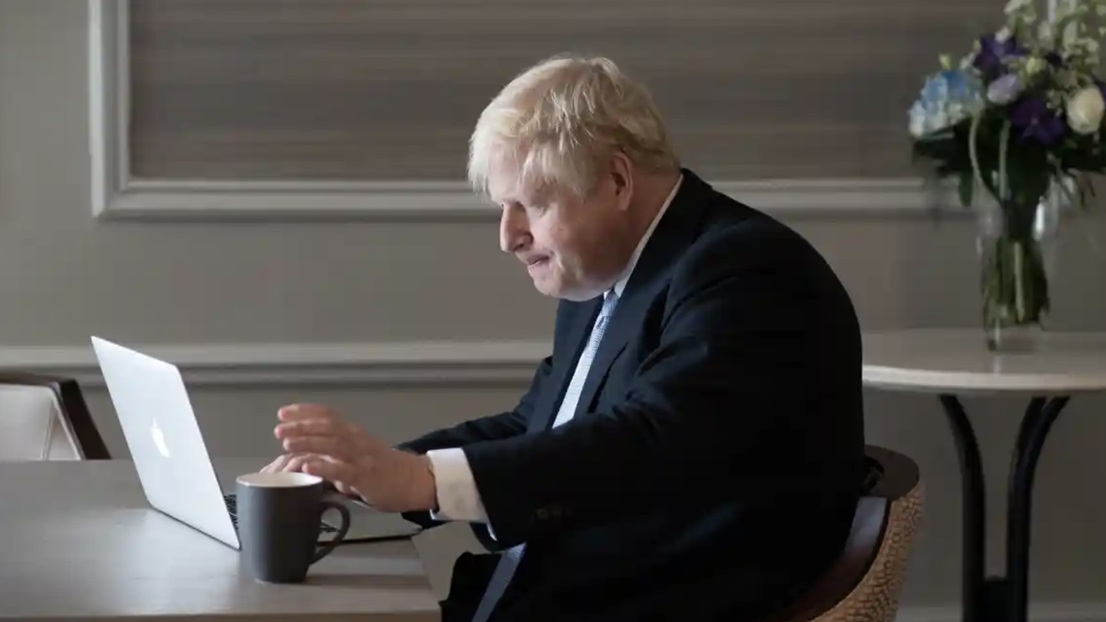 Boris Johnson: Putin, Ukrayna işgali öncesi telefon konuşmamızda Britanya’yı füze ile vurmakla tehdit etti