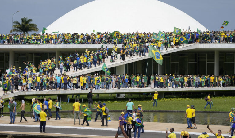 Brezilya’da Bolsonaro destekçilerinin kurumlara baskınına dünyadan tepkiler: “Demokrasiye yönelik saldırı”