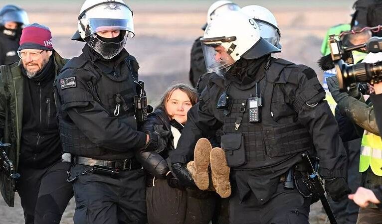 İsveçli iklim aktivisti Greta Thunberg gözaltına alındı