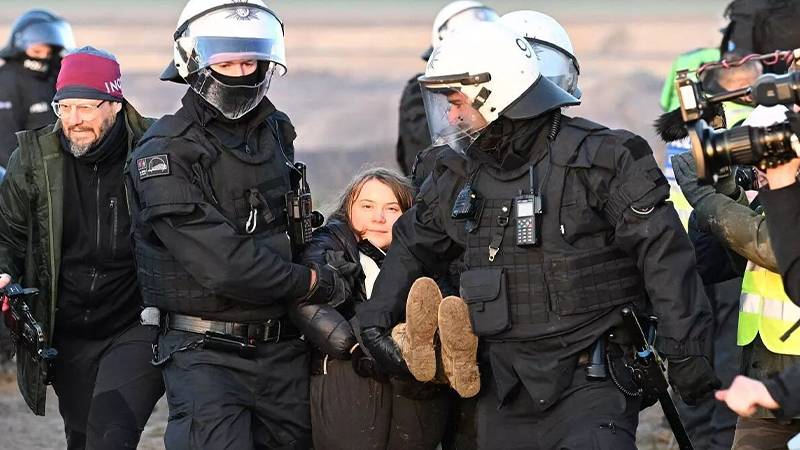 İsveçli iklim aktivisti Greta Thunberg gözaltına alındı