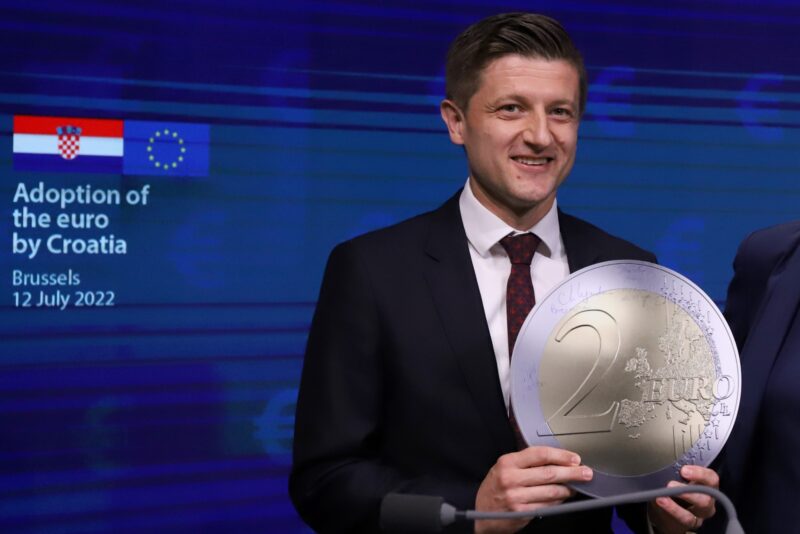 Hırvatistan Euroya geçiş sürecinde
