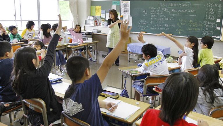 Japonya’da öğretmenler aşırı çalışmaya bağlı ölümle (karoşi sendromu) burun buruna