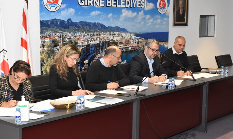 Belediye meclisi canlı yayında toplandı