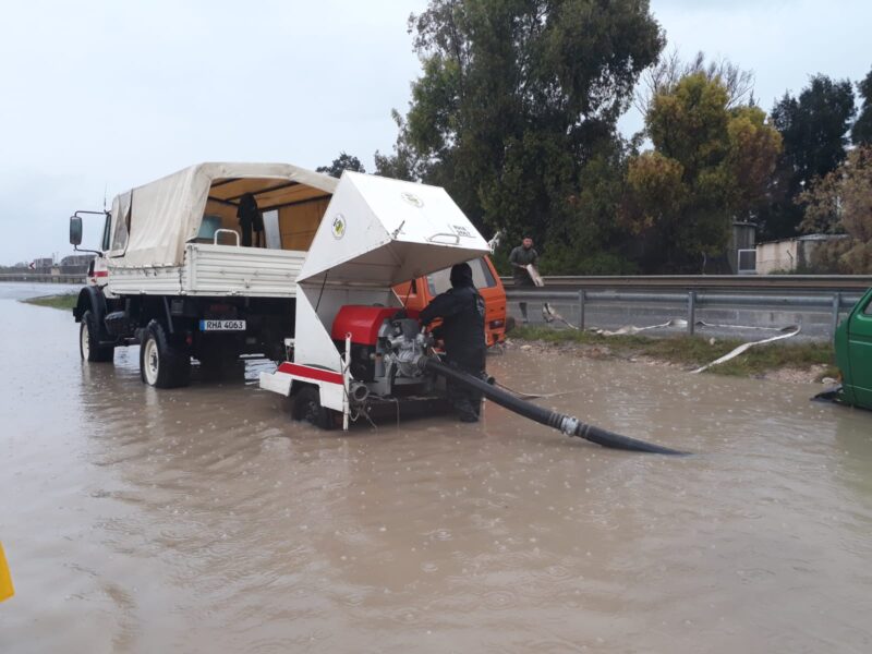 Aşırı yağışlar Kıbrıs genelinde sellere neden oldu
