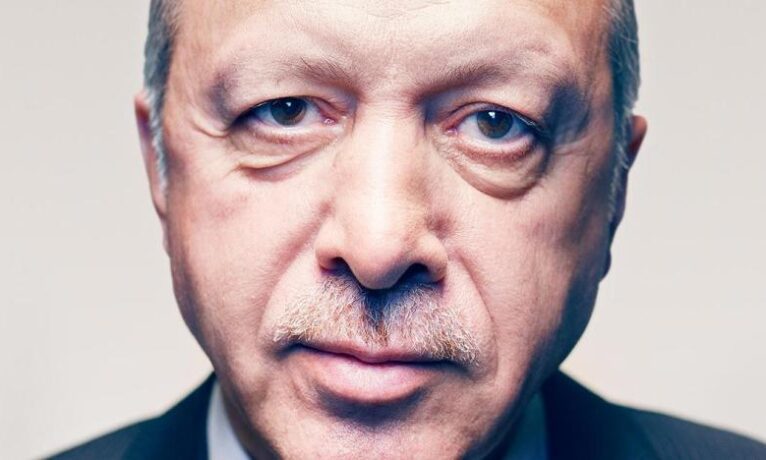 NYT: Seçimler yaklaşırken Erdoğan zafer kazanmak için çılgınca harcıyor