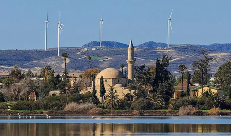 Larnaka Belediye Başkanı: Taverna değil kahvehane