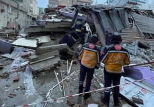 Bilişim uzmanlarından GSM operatörlerine tepki: Enkaz altından gelen sinyalleri neden raporlamadınız?