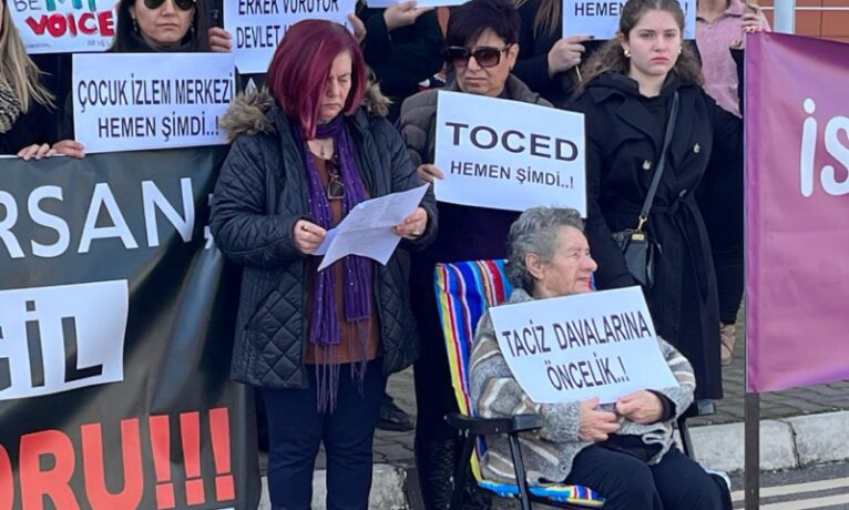 Helin için sandalyesiyle geldi, kadın cinayetlerini protesto etti