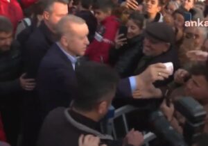 Erdoğan, Adıyaman’da elden para dağıttı (VİDEO)