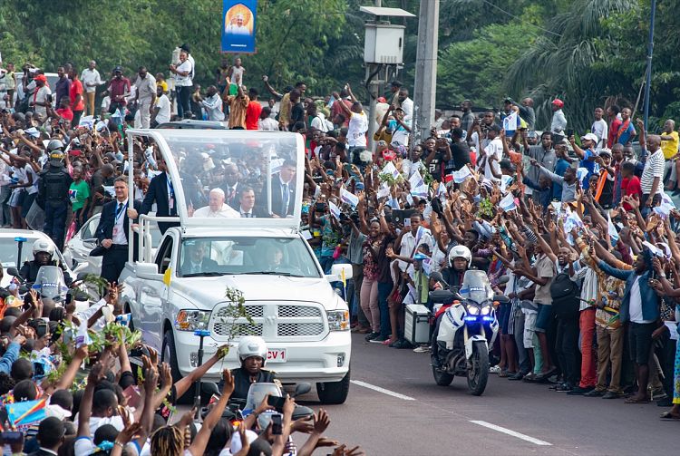 Papa Francis’ten Kongo’da dünyanın zengin güçlerine mesaj: Afrika’dan elinizi çekin