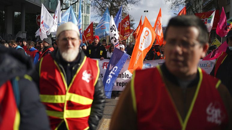 Fransa’da emeklilik reformuna karşı protestolara rekor katılım