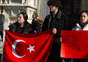 Dünyanın dört bir yanında insanlar, Türkiye’deki depremzedeler için seferber olmaya devam ediyor