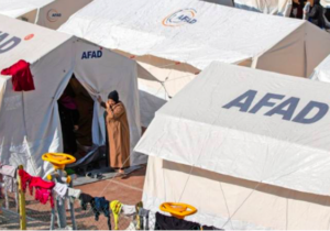 Alman basını: Yurt dışından Türkiye’ye gönderilen çadırların üzerine AFAD logosu basıldı
