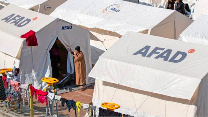 Alman basını: Yurt dışından Türkiye’ye gönderilen çadırların üzerine AFAD logosu basıldı