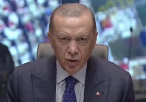 Reuters analizi: İktidarda kaldıkça daha riskli oluyor