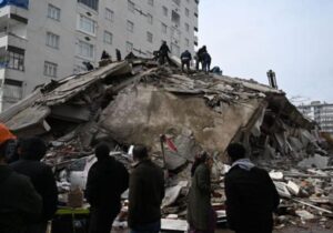 “Göçük altında kurtarılmayı bekleyen 74 bin kişi var”