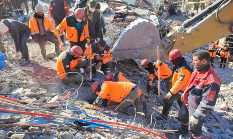 Dört kişinin daha cansız bedenine ulaşıldı