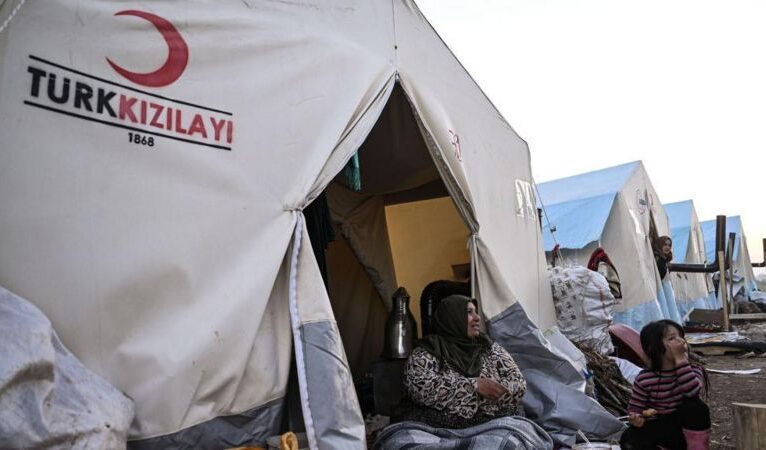 Haluk Levent: “Sistemi kimse bilmiyor, AFAD da çadırları parayla alıyor, Kızılay’dan konserveyi de parayla aldık”