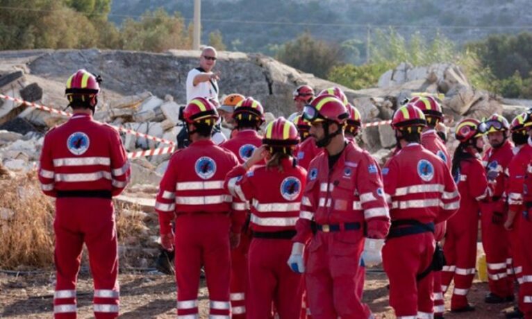 Ankara “evet” dedi, yirmi Kıbrıslı kurtarıcı ve bir doktor yardıma gidiyor