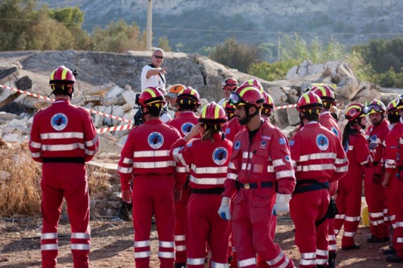 Ankara “evet” dedi, yirmi Kıbrıslı kurtarıcı ve bir doktor yardıma gidiyor