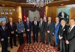 Üstel, İngiliz parlamenterlerle görüştü