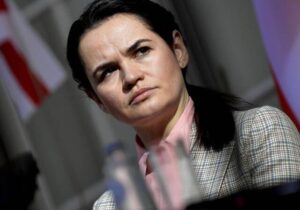 Belarus’ta sürgündeki muhalefet liderine 15 yıl hapis cezası