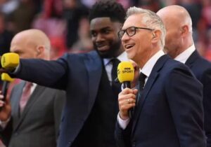 İngiliz hükümetinin mülteci planını eleştiren paylaşımı üzerine BBC’nin görevine ara verdiği Gary Lineker’a destek büyüyor
