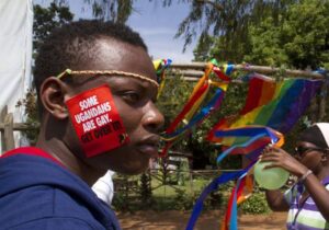 Uganda’da LGBT bireylere hapis öngören yasa meclisten geçti
