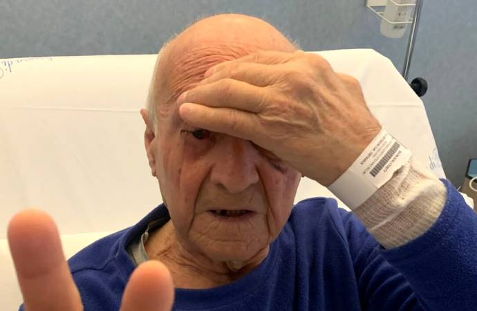 Dünyada bir ilk: İki gözü görmeyen 83 yaşındaki hasta yeniden görmeye başladı