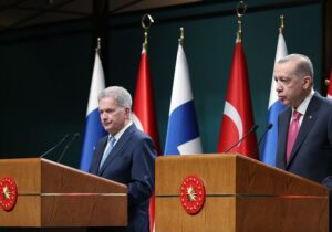 Türkiye Finlandiya’nın NATO onay sürecini başlattı, Stoltenberg ise İsveç için çağrı yaptı