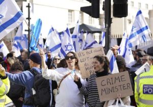 İngiltere Başbakanı, Netenyahu’ya demokrasi uyarısı yaptı