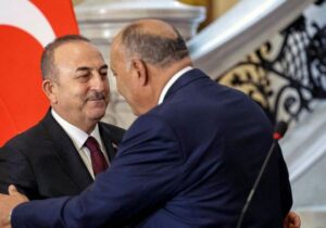Çavuşoğlu Mısır’da: Tarihi görüşme sonrası “İlişkileri en üst düzeye çıkarağız” mesajı verildi