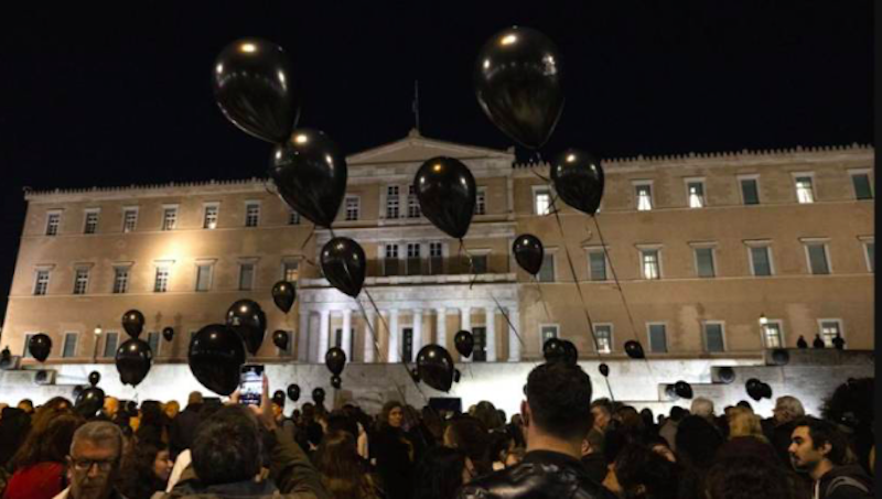 Yunanistan halkı, tren kazasında ölenlerin hesabını yetkililerden soruyor: Şehirlerin sokakları protestocularla dolu, seçimlerin akıbeti merak ediliyor