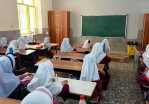 İran’da 5 kişi, kız öğrencilerin okuduğu okullara zehirli gaz attıkları gerekçesiyle gözaltına alındı