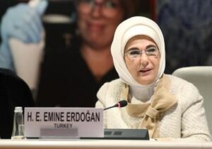 Emine Erdoğan’dan depremzedelere: “Acılarla baş başa kalmamak için işe yarar hale gelmeniz lazım”