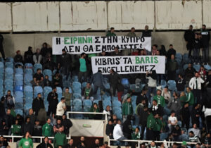 Kavel Alpaslan yazdı: “Bir pankartın arkasındaki kızıl tarih: Kıbrıs’tan ‘Omonia’”
