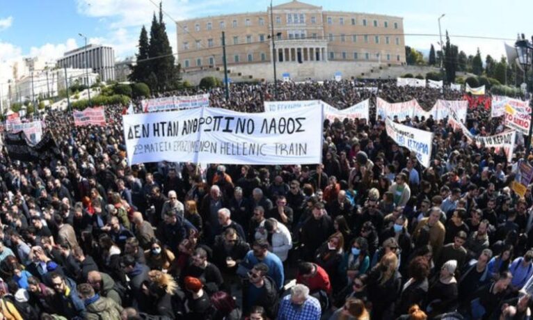 Yunanistan’daki tren faciası sonrası kamu emekçileri greve çıkıyor