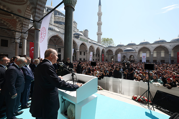 Camide muhalefeti yuhalatmıştı: Erdoğan hakkında suç duyurusu