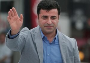 DEM heyeti, Demirtaş’ı ziyaret etti: “Dışarıda olmalılar, arkadaşlarımıza ihtiyacımız var”