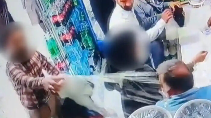İran’da başörtüsü takmayan iki kadına yoğurt fırlatıldı; saldırganla beraber kadınlar da gözaltına alındı