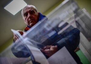 Bulgaristan’da seçim sandıklarından koalisyon hükümeti mesajı çıktı